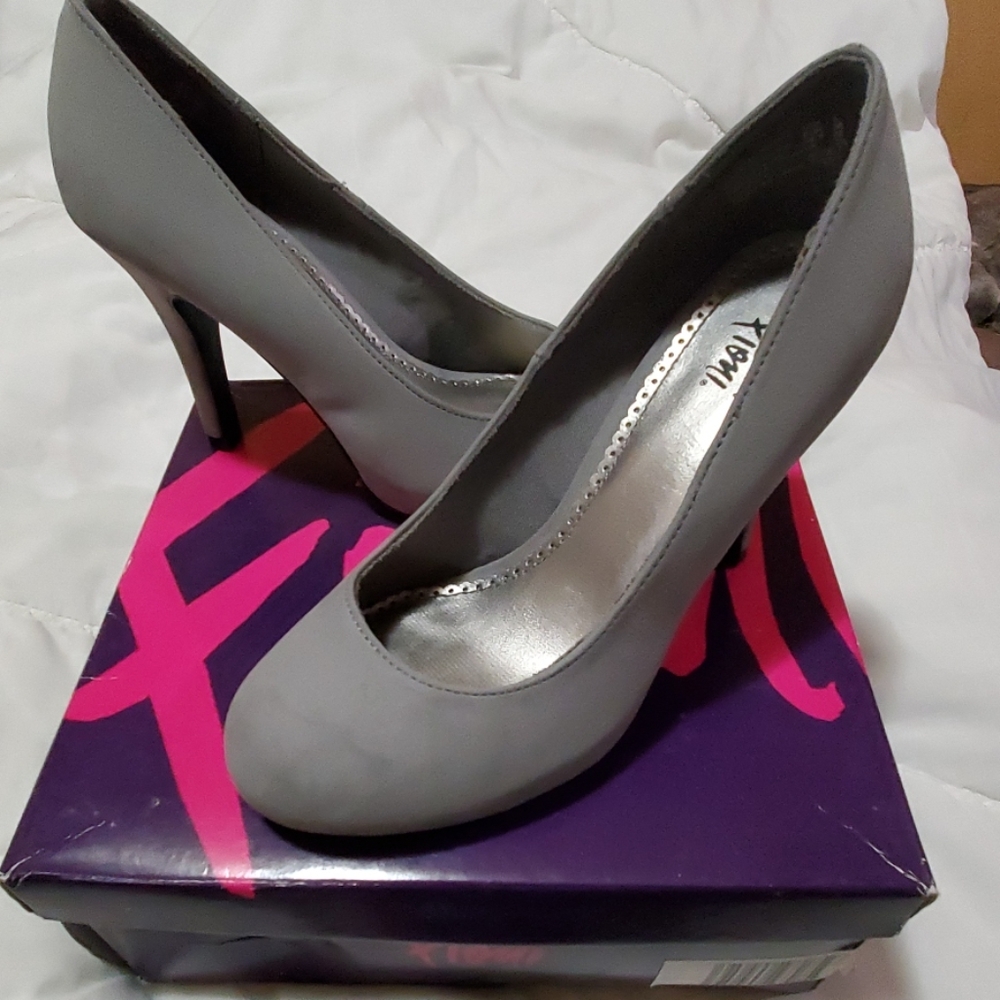 Shoes - Picture 2 of 8